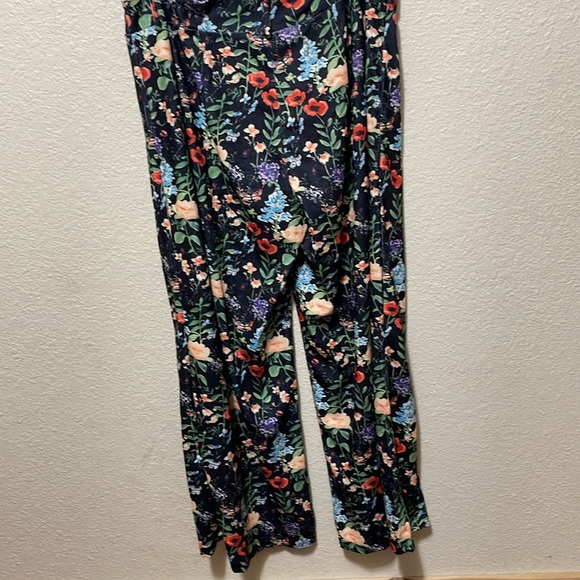 Women's Floral Bibbed Overalls. Very Cool And Good Condition. Size 2 X. - Picture 9 of 14
